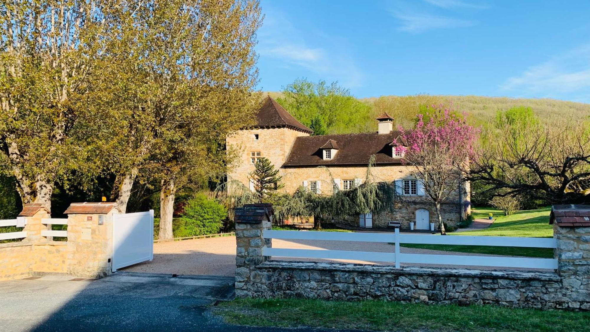 Le Moulin Du Boisset Bed & Breakfast Saint-Denis-les-Martel Bagian luar foto