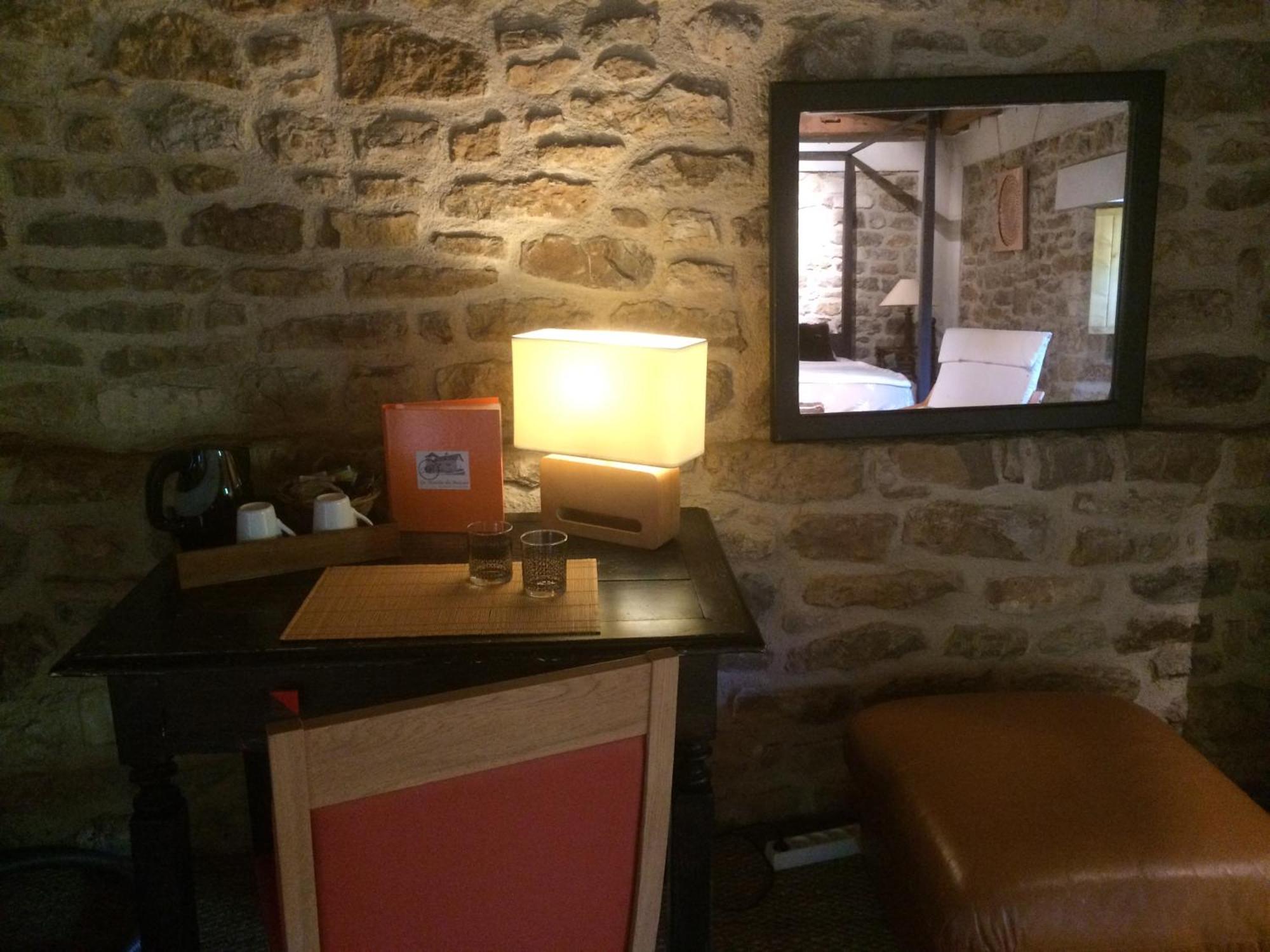 Le Moulin Du Boisset Bed & Breakfast Saint-Denis-les-Martel Ruang foto